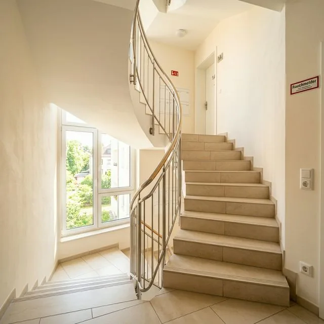 Steinboden reinigen und pflegen: Marmor, Granit & Naturstein