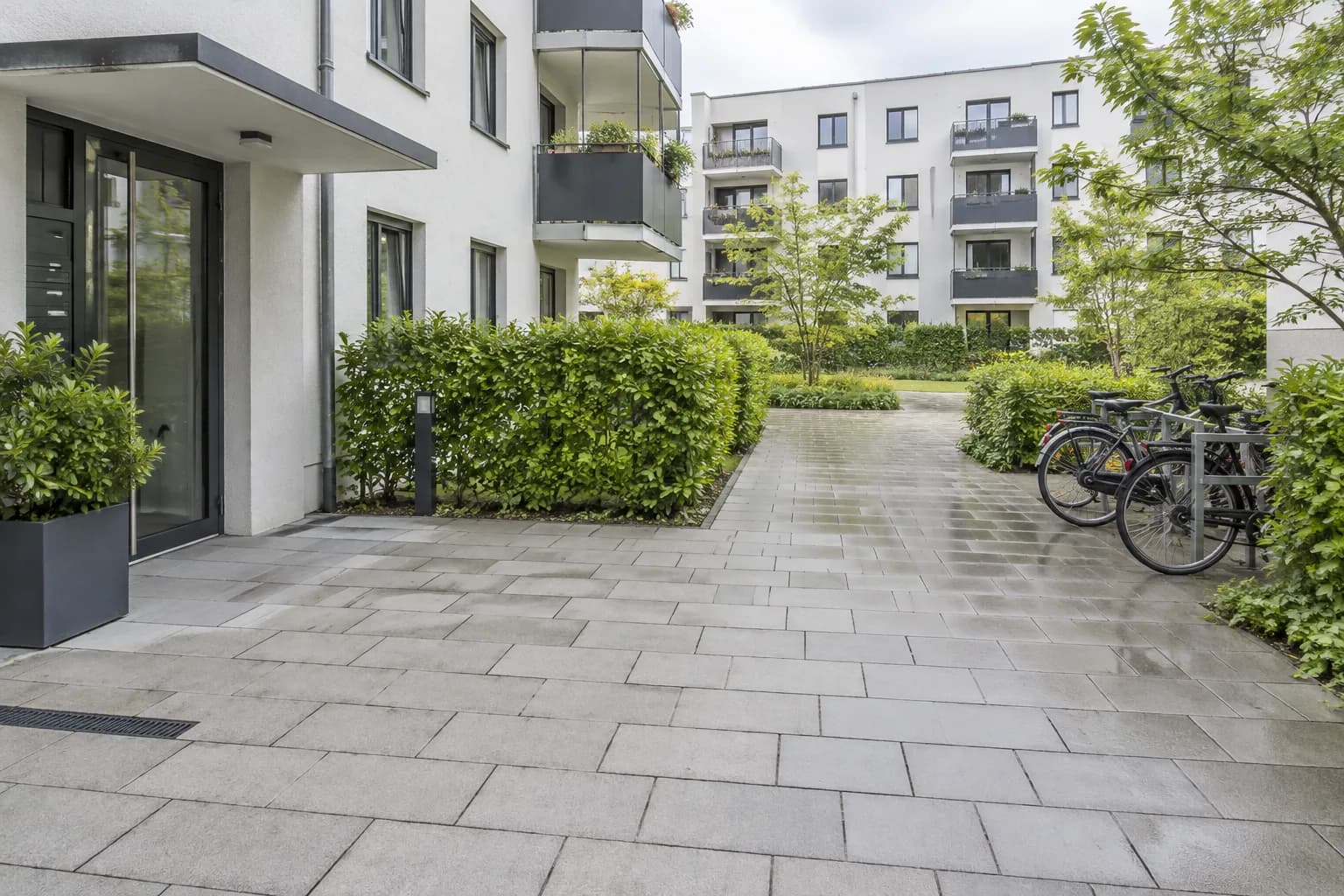 Frisch gereinigter Innenhof